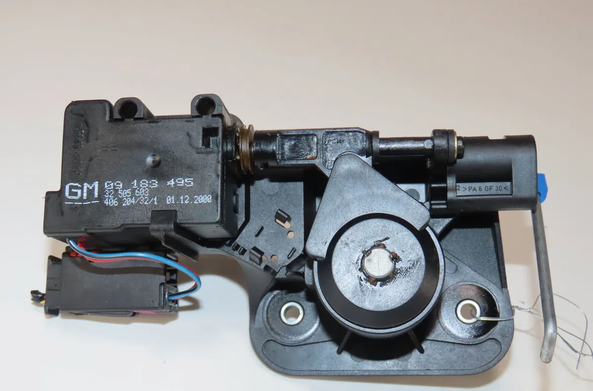 Actionneur serrure hayon Opel CORSA C (X01) 1.2 (f08, f68) (2000-2009) occasion