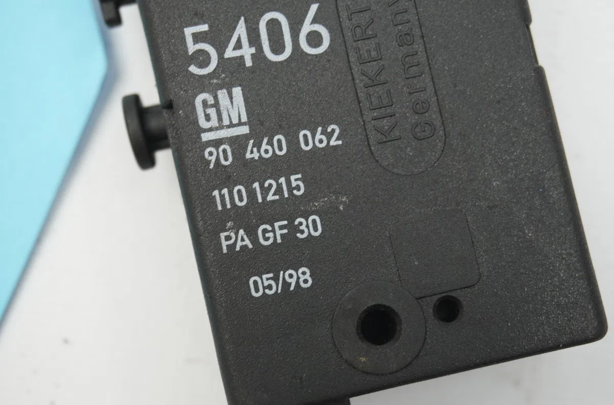 Actionneur serrure hayon Opel VECTRA B Break (J96) 2.0 dti 16v (f35) (1997-2003) occasion