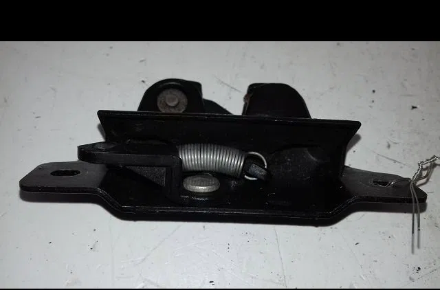 Actionneur serrure hayon Peugeot 206 (2L_, 2M_) 1.4 i (2lkfwa, 2mkfwa) (2009-2013) 3 portes occasion
