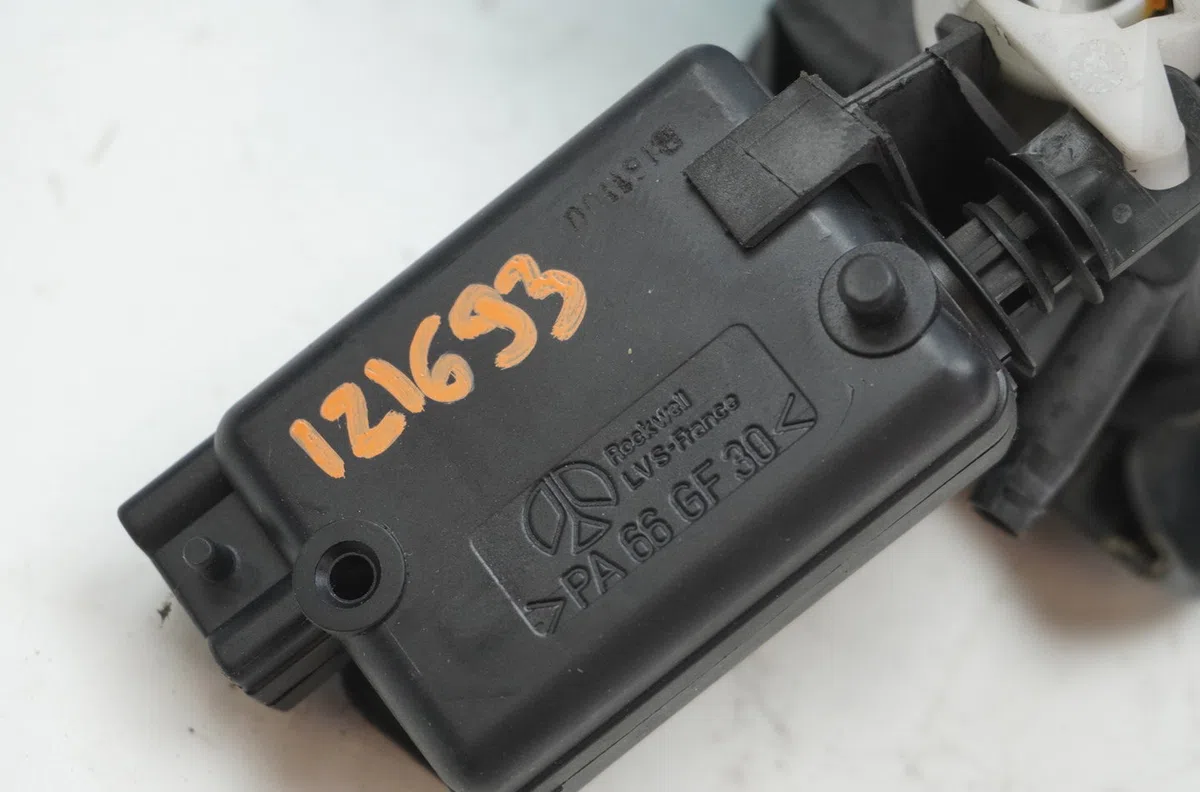 Actionneur serrure hayon Renault CLIO II (BB_, CB_) 1.2 (bb0a, bb0f, bb10, bb1k, bb28, bb2d, bb2h, cb0a,... (1998-2010) 