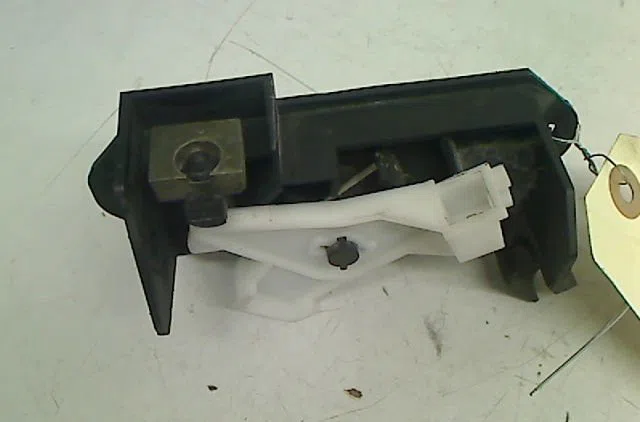 Actionneur serrure hayon Toyota COROLLA (_E12_) 1.4 d (nde120_) (2004-2007) 5 portes occasion
