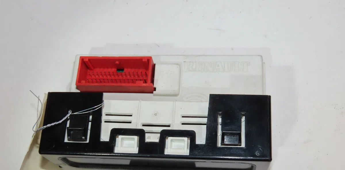 Afficheur digital Renault MEGANE II (BM0-1_, CM0-1_) 1.6 16v (bm0c, cm0c) (2002-2008) occasion