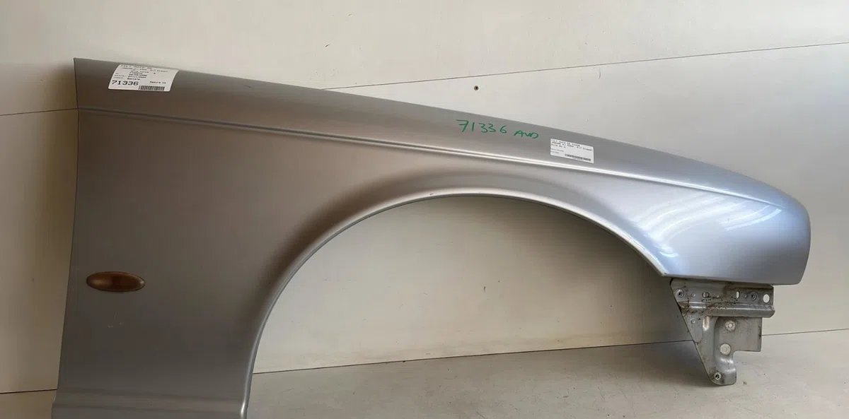 Aile avant droite Jaguar XJ (X350, X358) D 2.7 (2005-2009) occasion