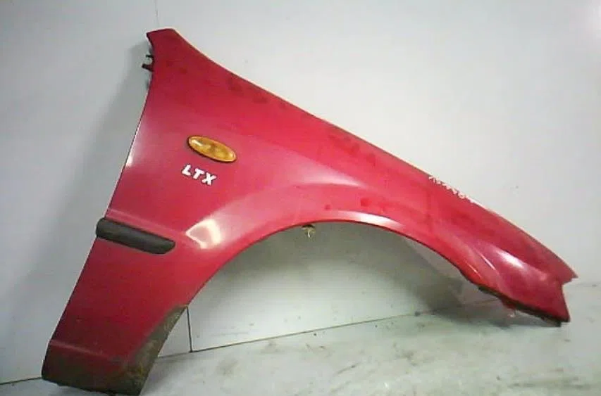Aile avant droite Mazda 323 S VI (BJ) 2.0 d (bj1_) (1998-2004) occasion