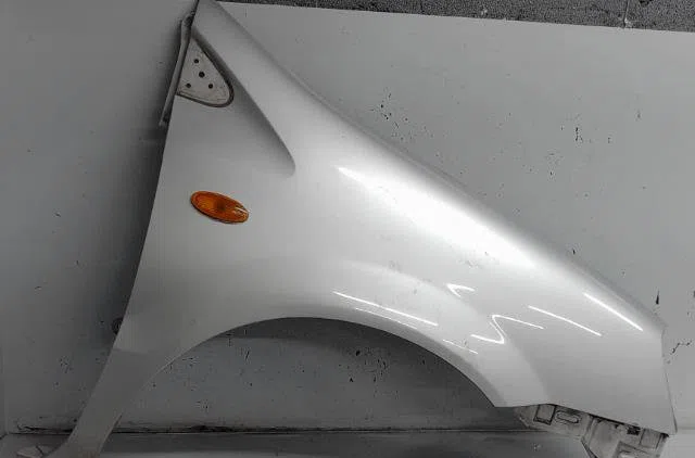 Aile avant droite Nissan ALMERA TINO (V10) 1.8 (2000-2006) occasion