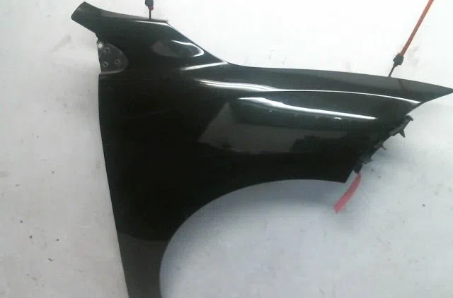 Aile avant droite Renault MEGANE III 3-5 portes (BZ0-1_, B3_) 1.5 dci (bz09, bz0d, bz1w, bz29, bz14) (2009) 5 portes occ