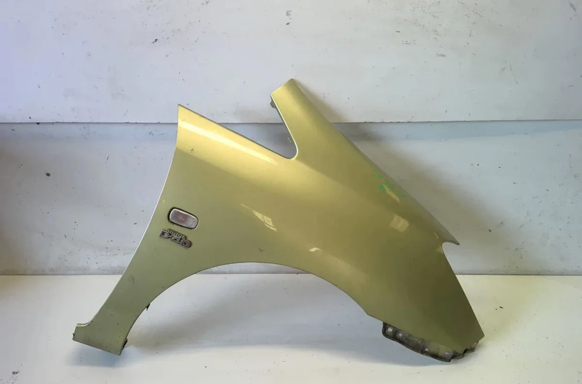 Aile avant droite Toyota COROLLA Verso (_E12_) 2.0 d-4d (cde120_) (2002-2004) occasion