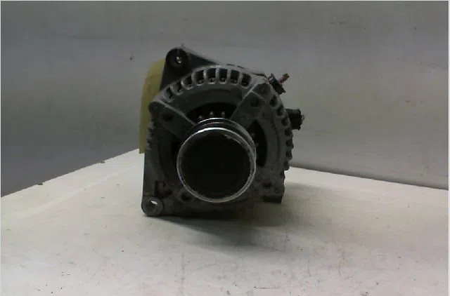 Alternateur TOYOTA YARIS II Phase 1 12-2005--11-2009 occasion
