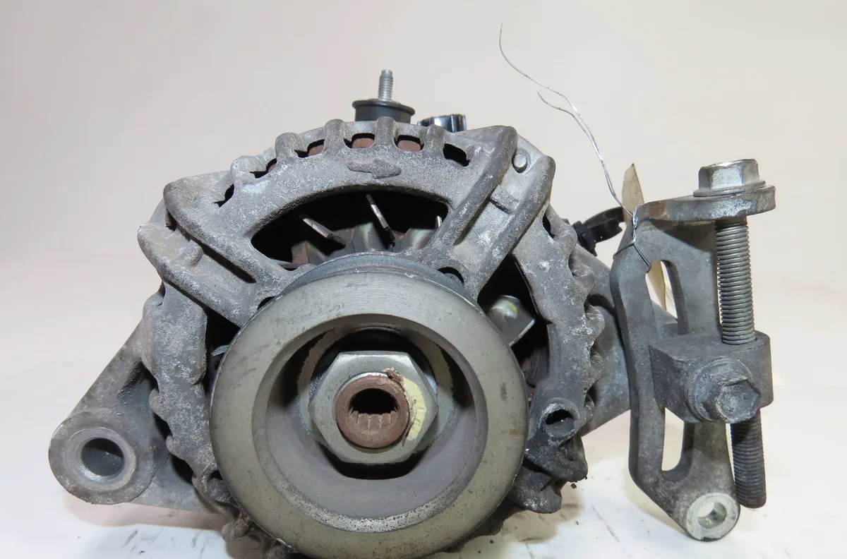 Alternateur Toyota YARIS (_P9_) 1.3 vvt-i (scp90_) (2005-2010) occasion