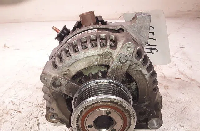 Alternateur Toyota YARIS (_P9_) 1.4 d-4d (nlp90_) (2005-2012) occasion