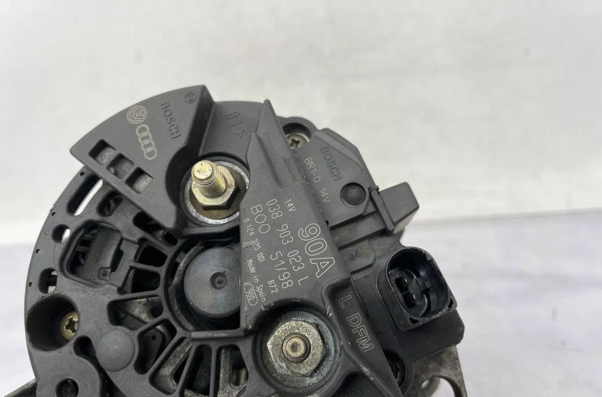 Alternateur VOLKSWAGEN BORA occasion