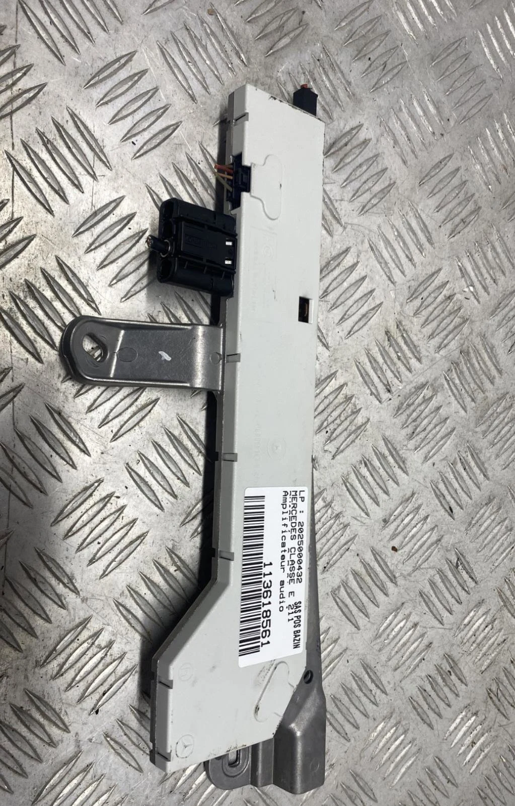 Amplificateur autoradio MERCEDES CLASSE E 211 PHASE 1 occasion