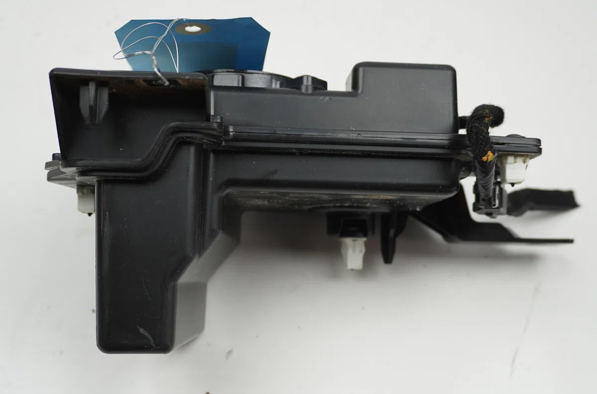 Amplificateur autoradio Peugeot 308 SW III (FC_, FJ_, FR_, F4_) Puretech 136 (frhpyc) (2023) occasion