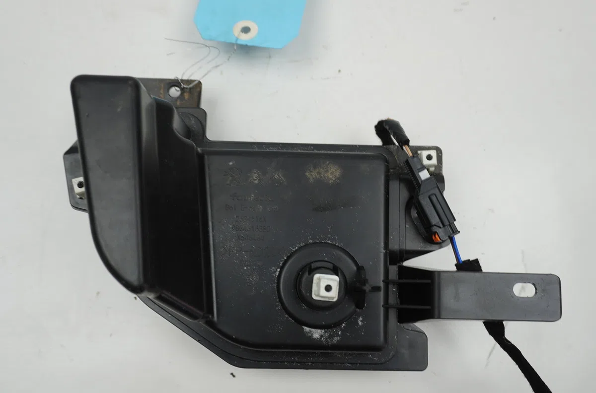 Amplificateur autoradio Peugeot 308 SW III (FC_, FJ_, FR_, F4_) Puretech 136 (frhpyc) (2023) occasion