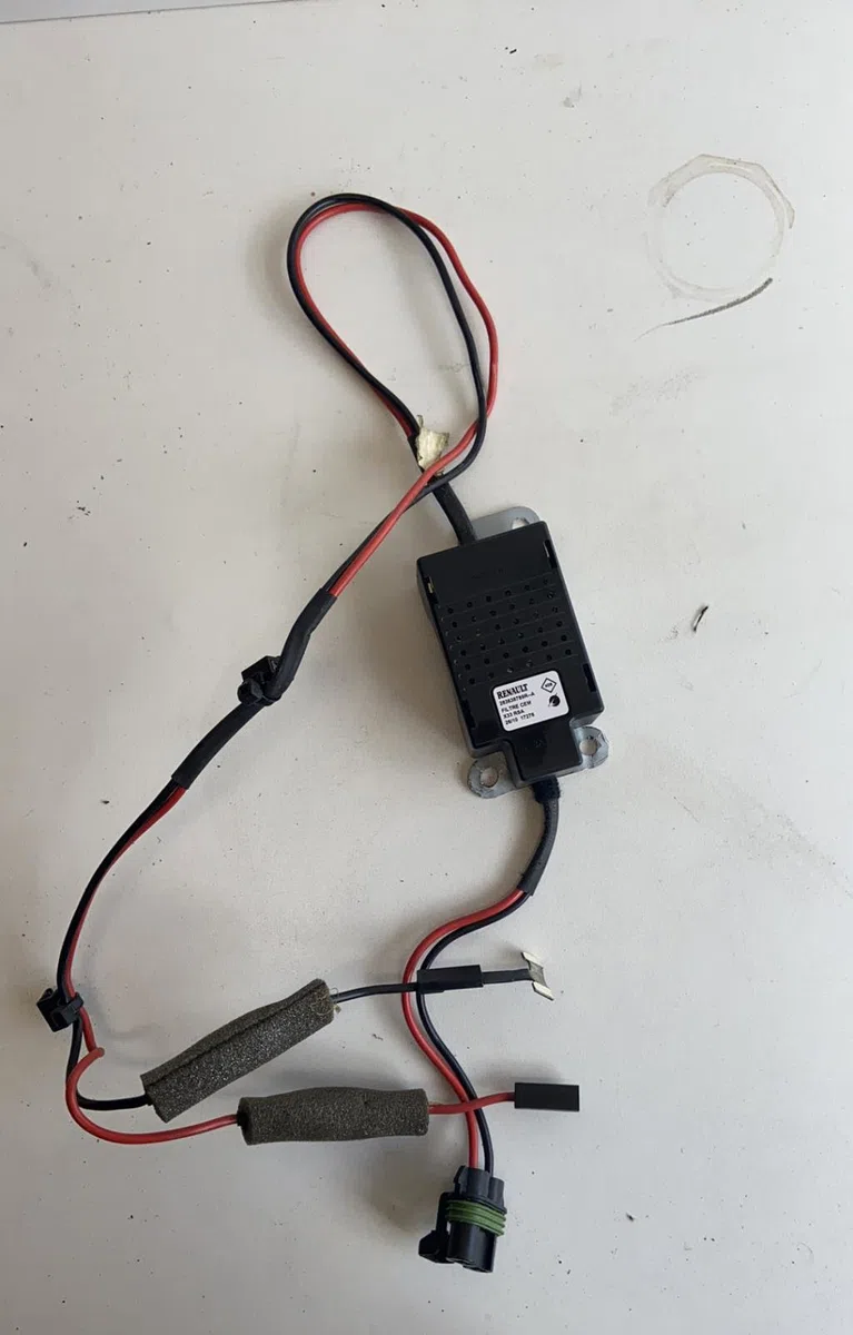 Amplificateur autoradio Renault WIND (E4M_) 1.6 (e4mb, e4mc) (2010) occasion