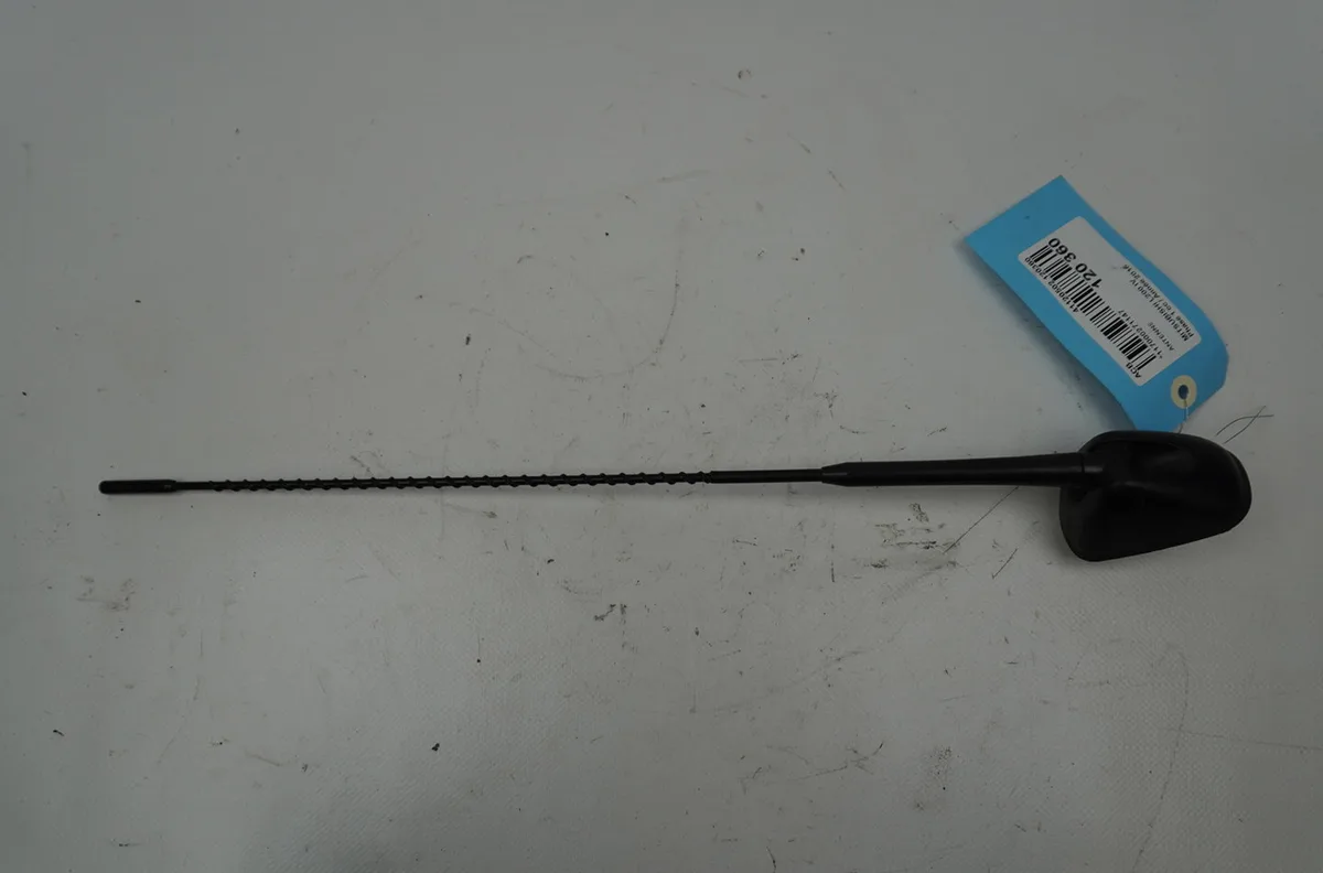Antenne Mitsubishi L200 - TRITON (KA_T, KB_T) 2.5 di-d 4wd (kb4t) (2005-2015) 4 portes occasion
