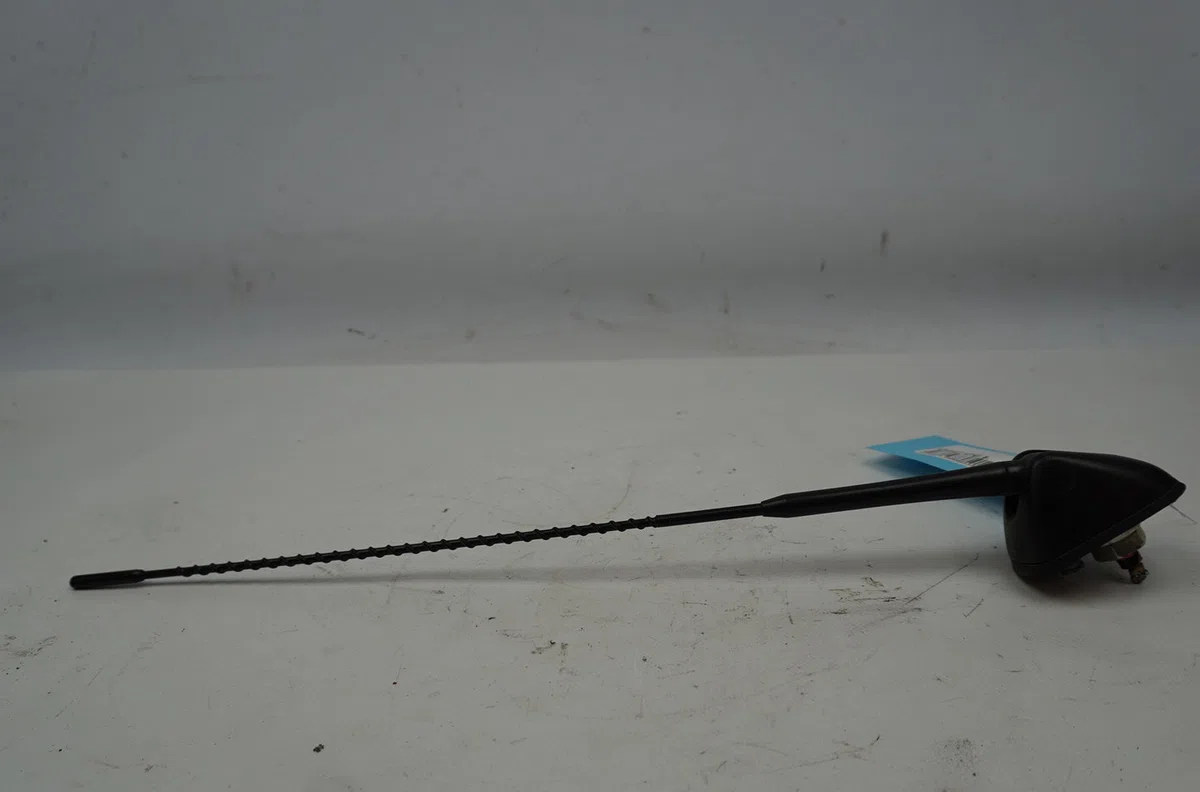 Antenne Mitsubishi L200 - TRITON (KA_T, KB_T) 2.5 di-d 4wd (kb4t) (2005-2015) 4 portes occasion