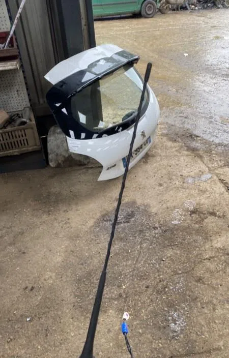 Antenne PEUGEOT 208 1 PHASE 2 occasion