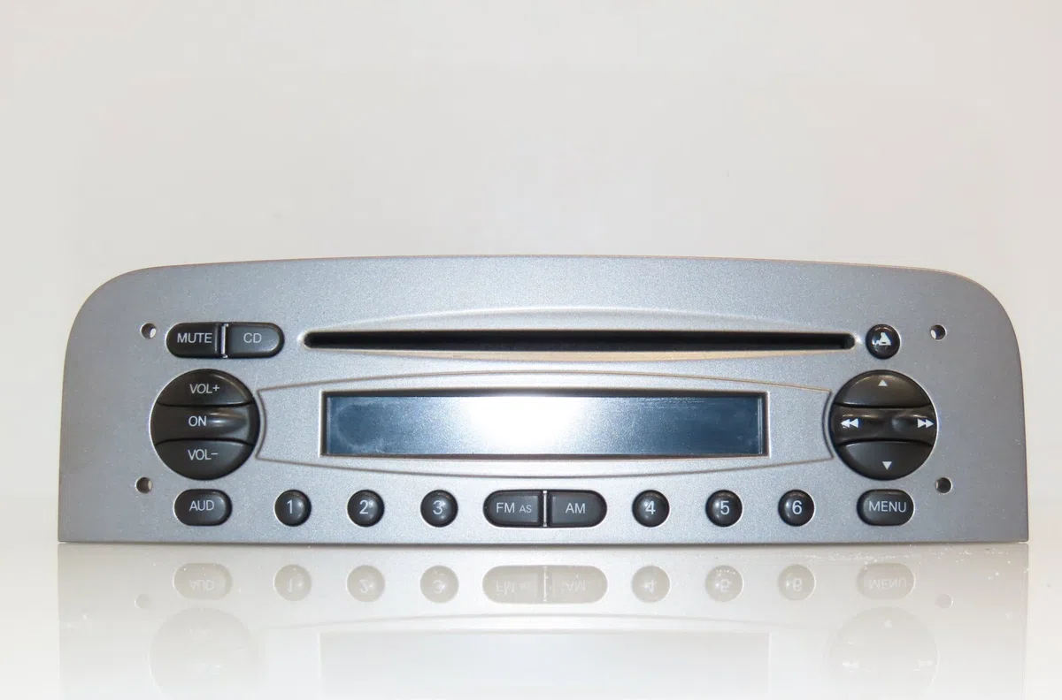 Autoradio Alfa romeo 147 (937_) 1.9 jtdm 8v (937.axd1a, 937.axu1a, 937.bxu1a) (2005-2010) occasion