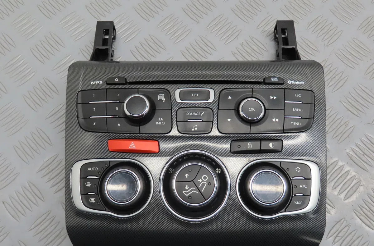 Autoradio Citroen C4 II (NC_) 1.6 hdi 110 (2009) 5 portes occasion