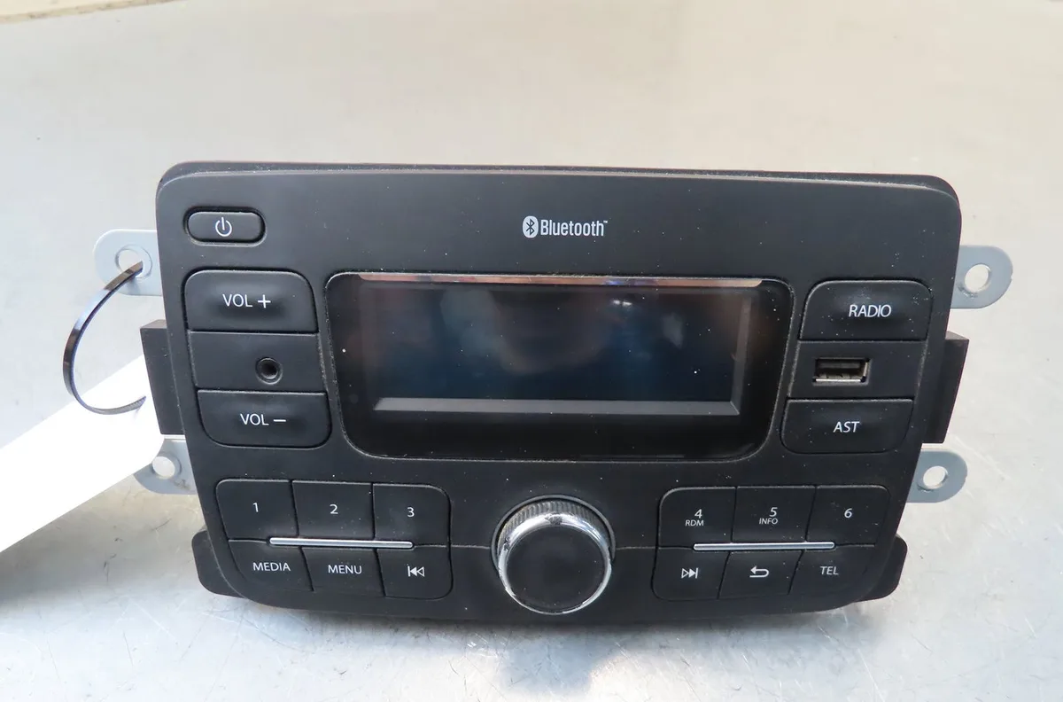 Autoradio Dacia SANDERO II 1.5 dci 75 - blue dci 75 (b8jw, b8m4, b8ah, b8m7, b8m6) (2012) occasion