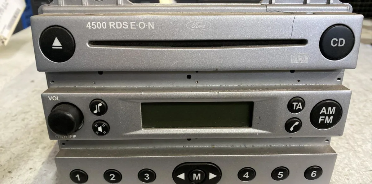 Autoradio Ford FIESTA V (JH_, JD_) 1.4 tdci (2001-2008) 5 portes occasion