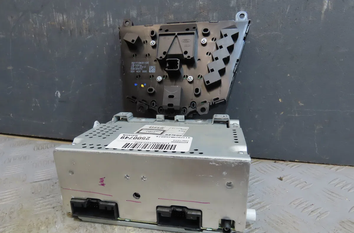 Autoradio Ford FIESTA VI (CB1, CCN) 1.0 ecoboost (2013) occasion