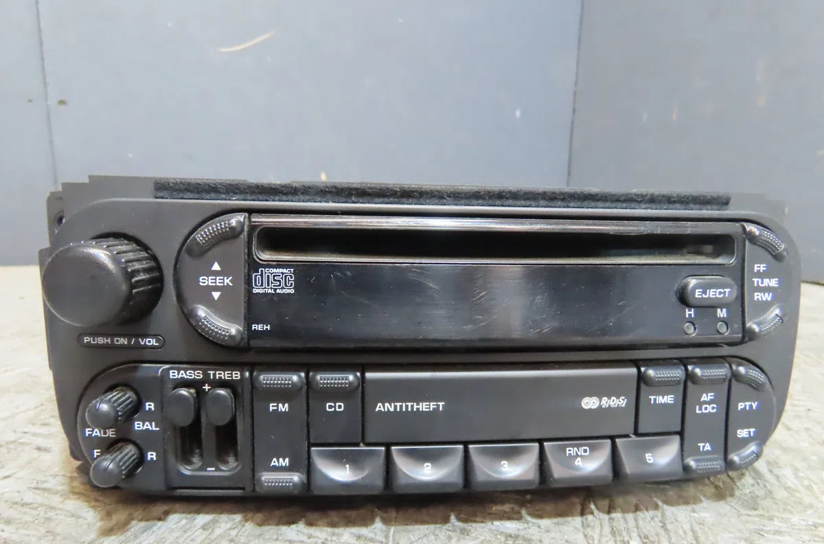 Autoradio Jeep CHEROKEE (KJ) 2.8 crd 4x4 (2004-2008) occasion