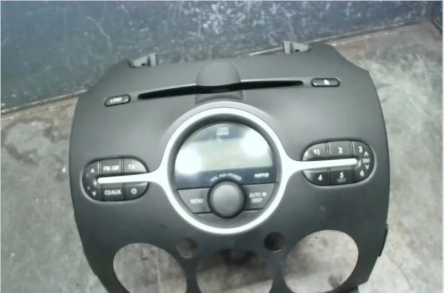 Autoradio Mazda 2 (DE_, DH_) 1.4 mzr-cd (2008-2015) occasion