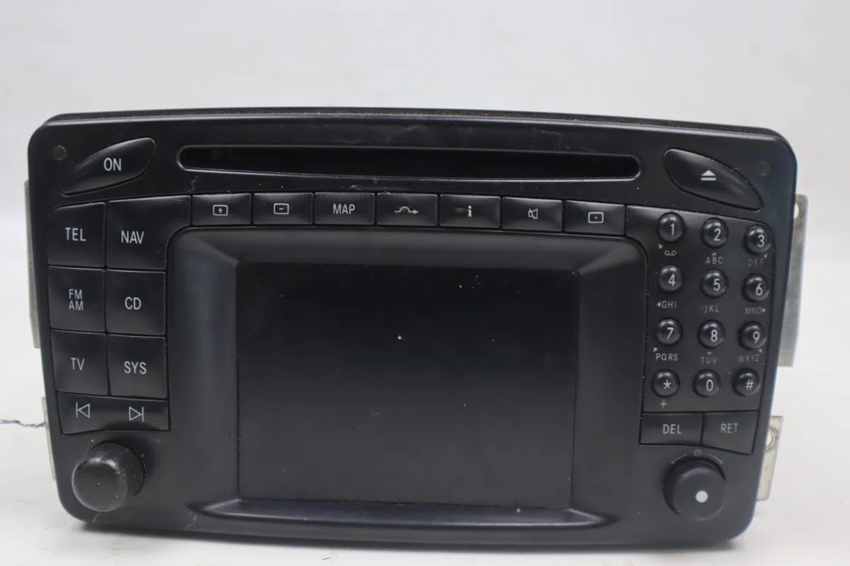 Autoradio Mercedes-benz CLASSE C (W203) C 220 cdi (203.006) (2000-2007) 4 portes occasion