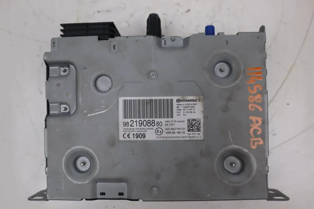 Autoradio Peugeot 208 I (CA_, CC_) 1.2 vti 82 (2012) occasion