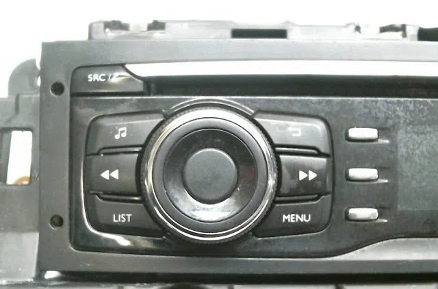 Autoradio Peugeot 208 I (CA_, CC_) 1.6 hdi - bluehdi 75 (2013) 5 portes occasion