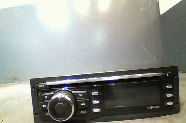 Autoradio Peugeot 208 I (CA_, CC_) 1.6 hdi - bluehdi 75 (2013) 5 portes occasion