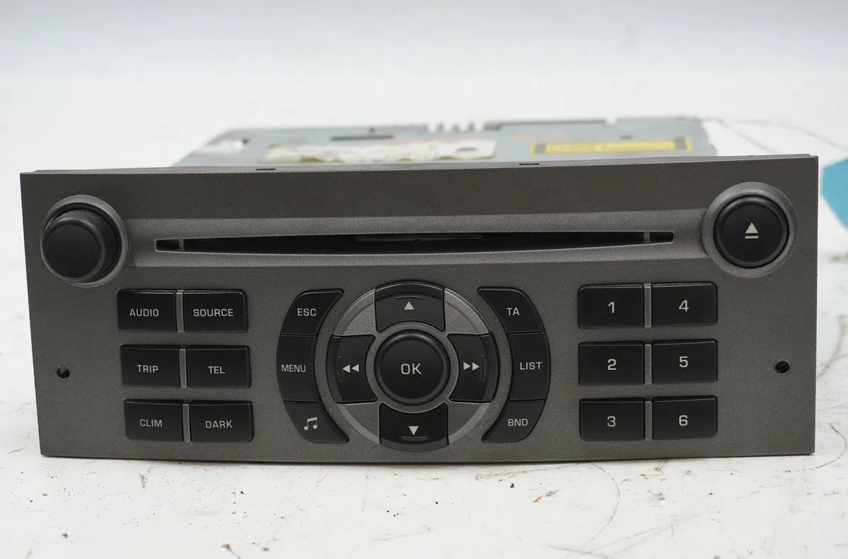 Autoradio Peugeot 407 (6D_) 2.0 hdi 135 (6drhrh, 6drhre, 6drhrg, 6drhrj) (2004-2010) 4 portes occasion