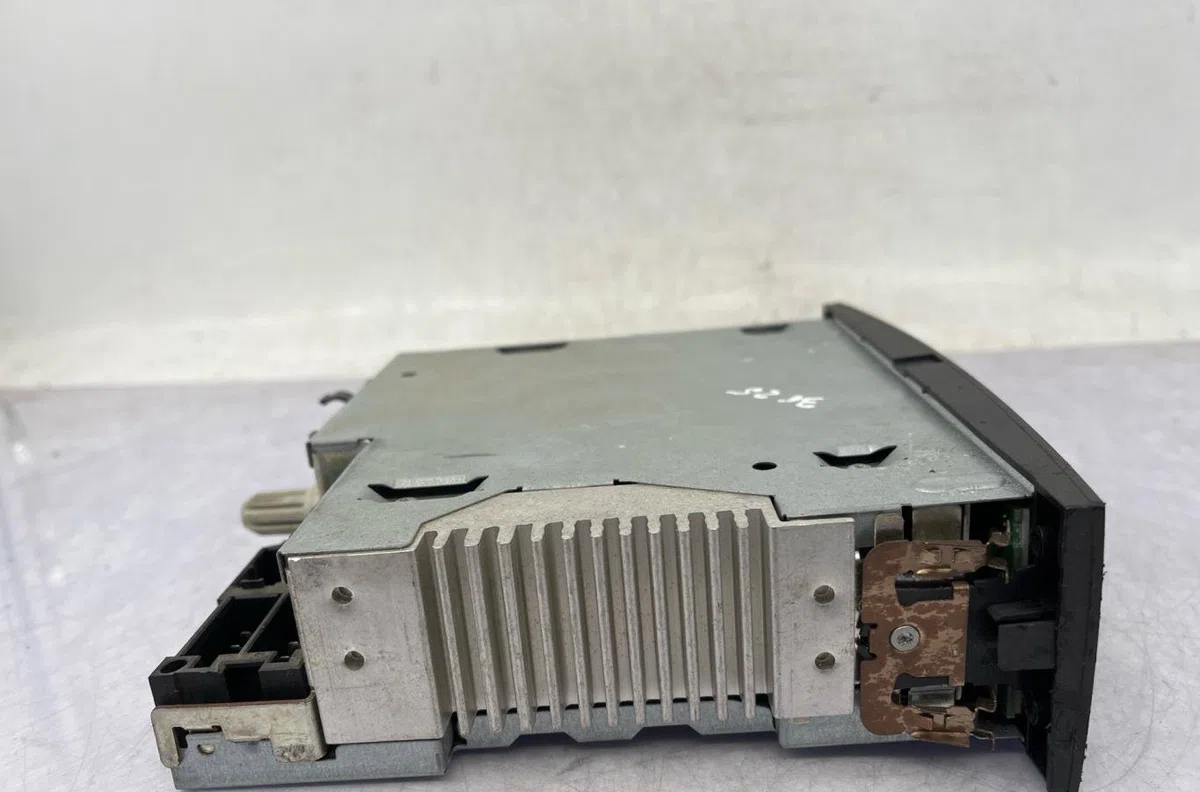 Autoradio RENAULT CLIO 3 PHASE 1 BREAK occasion