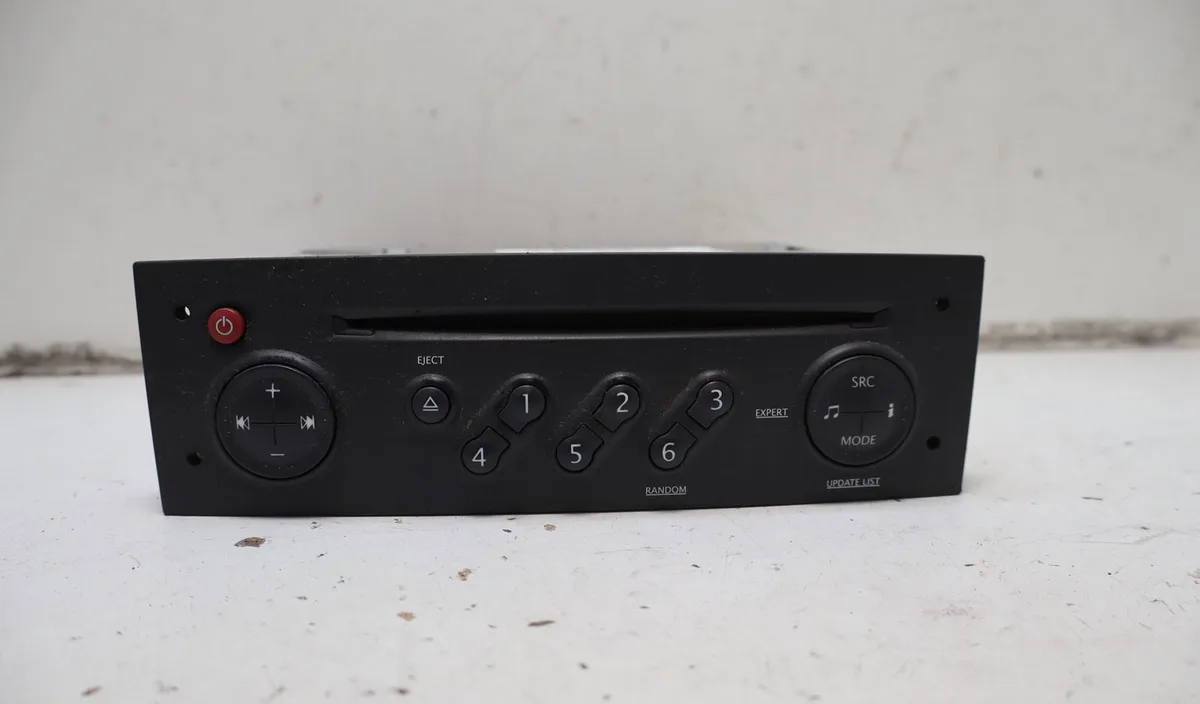 Autoradio Renault CLIO III (BR0-1, CR0-1) 1.5 dci (br0h, cr0h, cr1s, br1s) (2005-2014) 3 portes occasion
