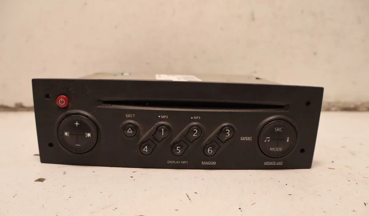 Autoradio Renault CLIO III Grandtour (KR0-1_) 1.5 dci (kr0f) (2007-2012) 5 portes occasion