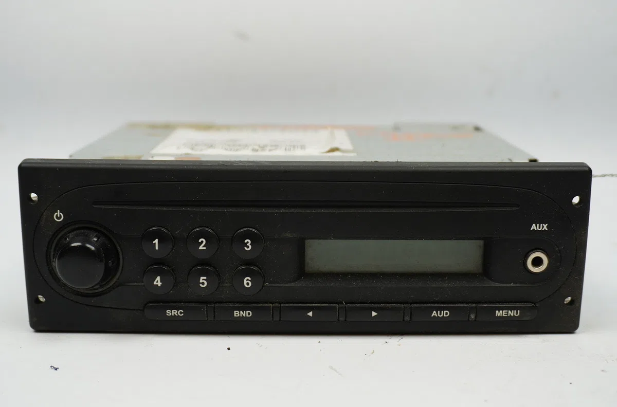 Autoradio Renault KANGOO Express (FW0-1_) 1.5 dci 75 (fw07, fw10, fw04) (2010) 4 portes occasion