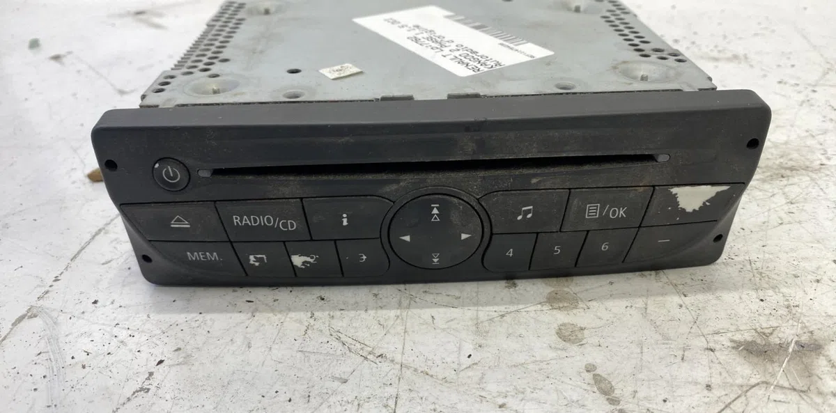 Autoradio Renault KANGOO - GRAND KANGOO II (KW0-1_) 1.5 dci 110 (kw0c, kw0h) (2010) occasion