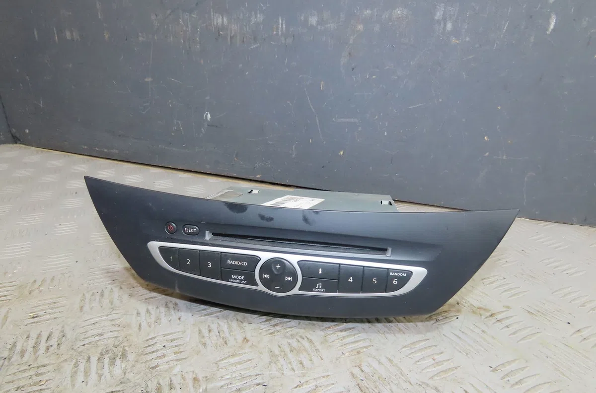 Autoradio Renault LAGUNA III (BT0-1) 1.5 dci (bt00, bt0a, bt0t, bt1j) (2007-2015) 5 portes occasion