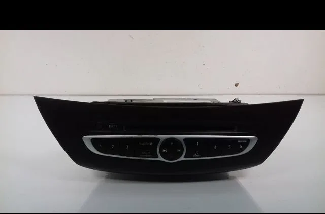 Autoradio Renault LAGUNA III (BT0-1) 2.0 dci (bt07, bt0j, bt14, bt1a, bt1s) (2007-2015) 5 portes occasion