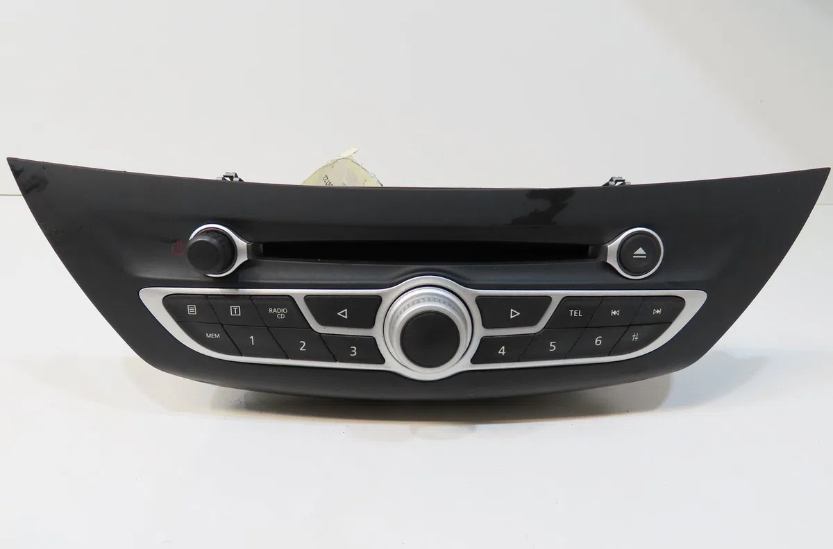Autoradio Renault LAGUNA III (BT0-1) 2.0 dci (bt07, bt0j, bt14, bt1a, bt1s) (2007-2015) 5 portes occasion