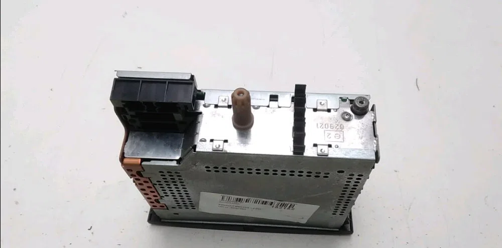 Autoradio Renault MEGANE II (BM0-1_, CM0-1_) 1.5 dci (bm0f, bm0t, bm2b, cm0f, cm0t) (2002-2008) 5 portes occasion