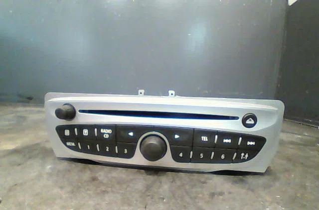 Autoradio Renault MEGANE III 3-5 portes (BZ0-1_, B3_) 1.5 dci (2009) 5 portes occasion