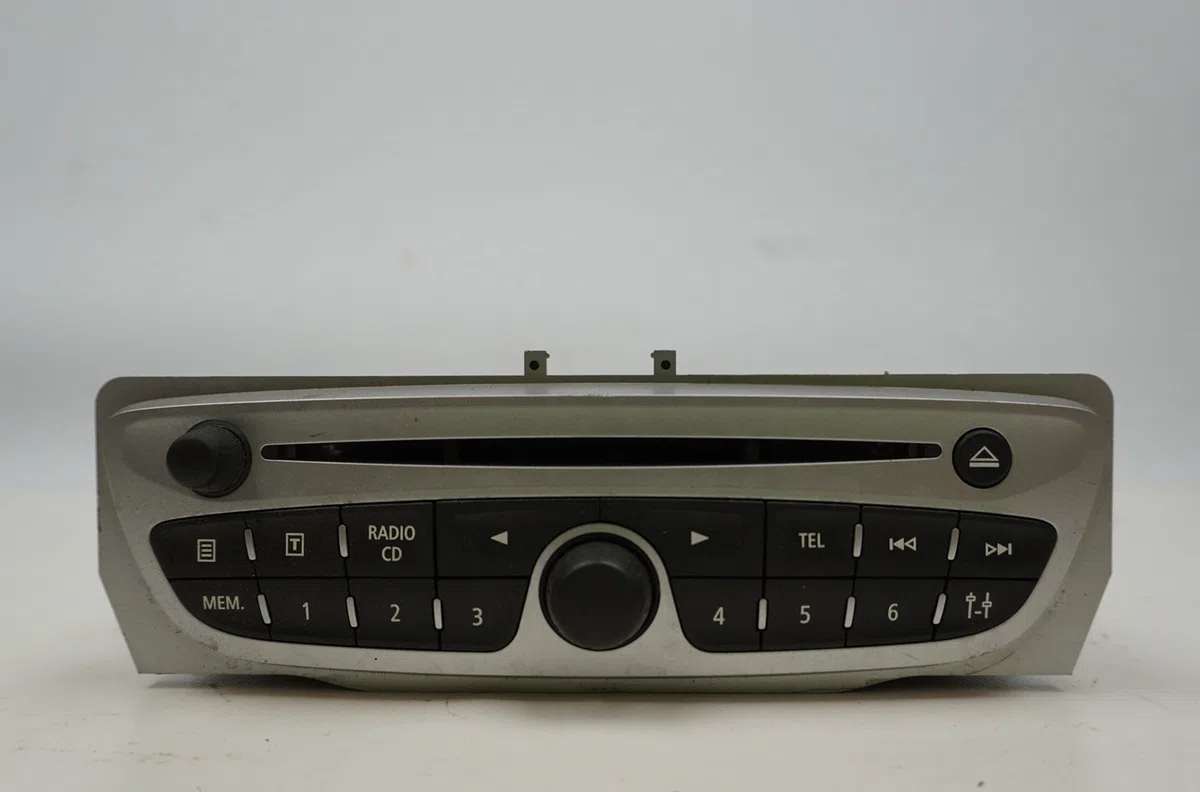 Autoradio Renault MEGANE III 3-5 portes (BZ0-1_, B3_) 1.5 dci (bz09, bz0d, bz1w, bz29, bz14) (2009) 5 portes occasion