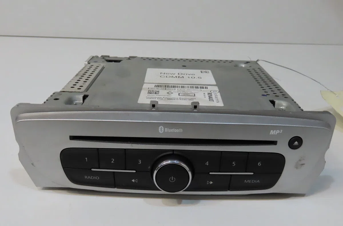 Autoradio Renault MEGANE III 3-5 portes (BZ0-1_, B3_) 1.5 dci (bz09, bz0d, bz1w, bz29, bz14) (2009) 5 portes occasion