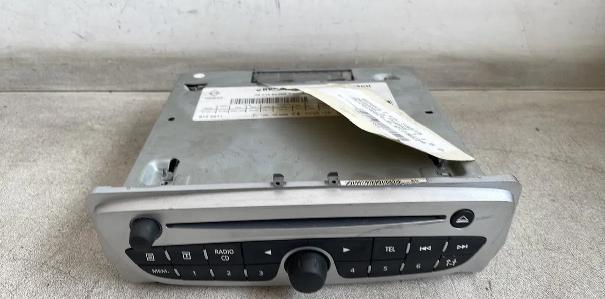 Autoradio Renault MEGANE III 3-5 portes (BZ0-1_, B3_) 1.5 dci (bz09, bz0d, bz1w, bz29, bz14) (2009) 5 portes occasion