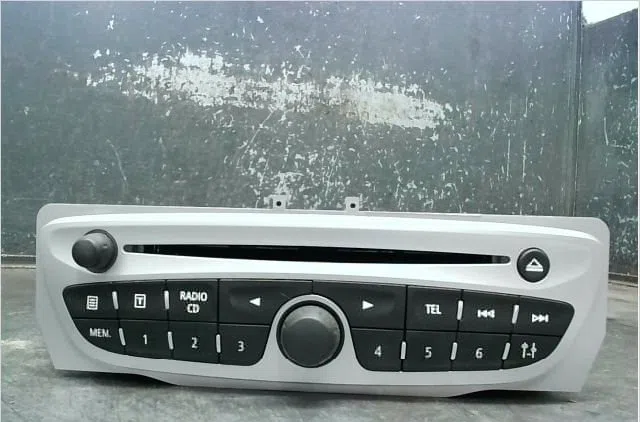 Autoradio Renault MEGANE III 3-5 portes (BZ0-1_, B3_) 1.9 dci (bz0n, bz0j) (2008) occasion