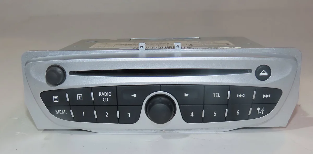 Autoradio Renault MEGANE III Grandtour (KZ0-1) 1.5 dci (kz09, kz0d, kz1g, kz29, kz14, kz1w, kz10, kz1f,... (2009) 5 port