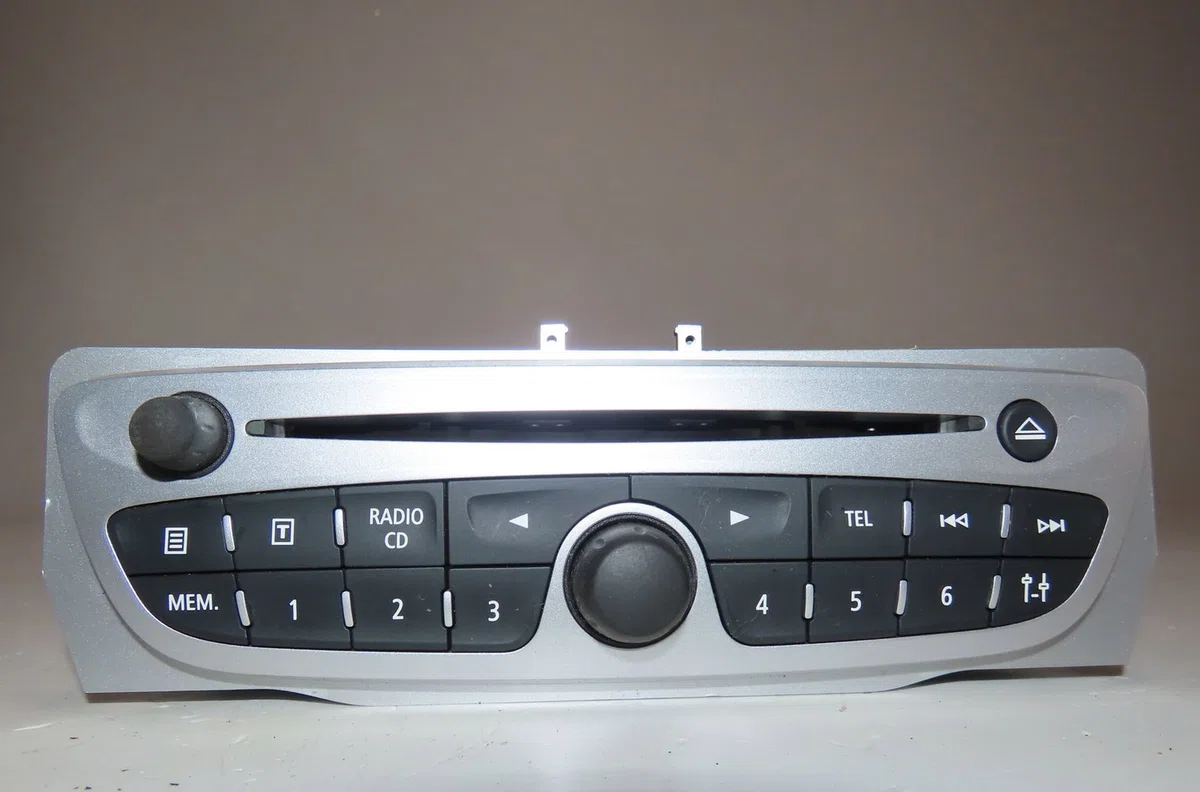 Autoradio Renault MEGANE III Grandtour (KZ0-1) 1.5 dci (kz09, kz0d, kz1g, kz29, kz14, kz1w, kz10, kz1f,... (2009) 5 port